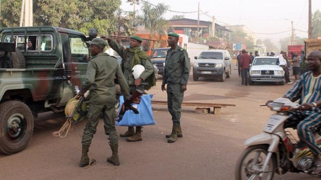 مسلحون يحتجزون 170 شخصا داخل فندق في باماكو