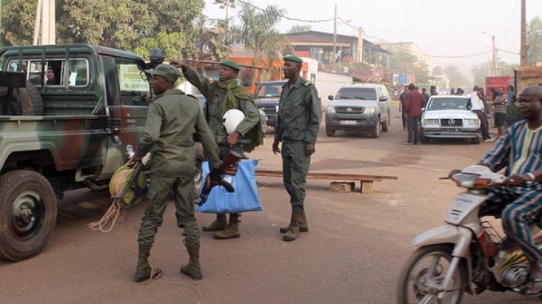 مسلحون يحتجزون 170 شخصا داخل فندق في باماكو