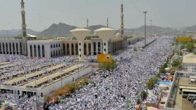 سلطات مكة تمنع نحو 90 ألف شخص من الحج!