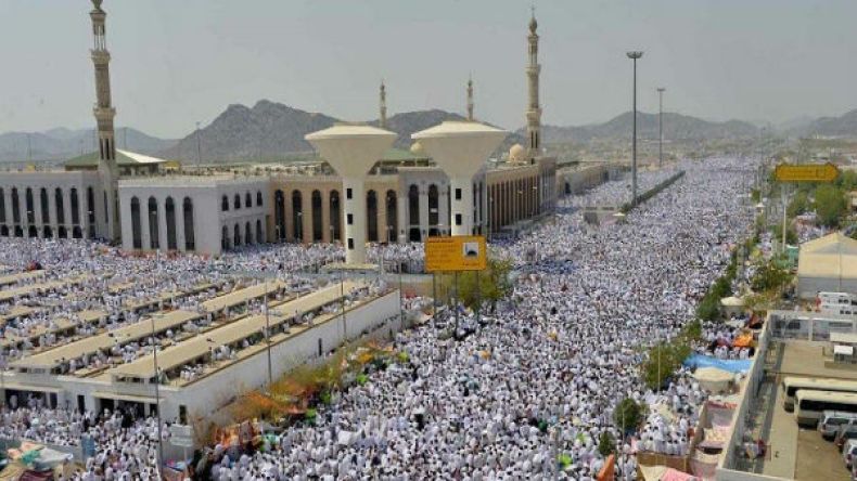 سلطات مكة تمنع نحو 90 ألف شخص من الحج!