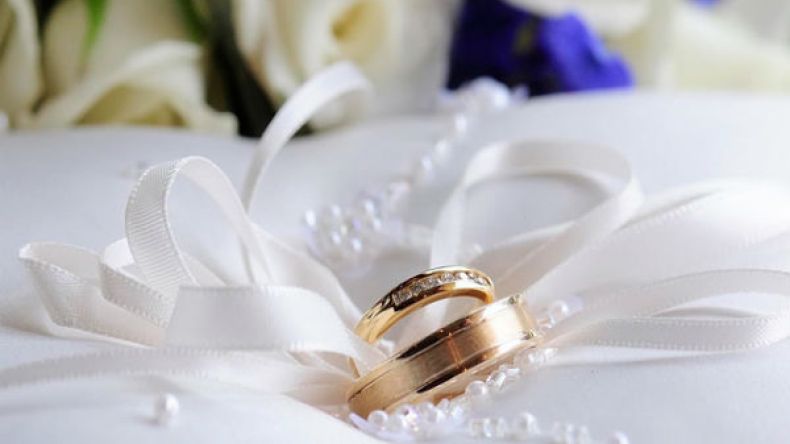 إلزام العريس بإجراء العقد المدني قبل الزواج وهدية العروس أقل من 2500 دج