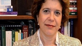 نيويورك تكرم الباحثة خريجة جامعة قسنطينة حكيمة عمري