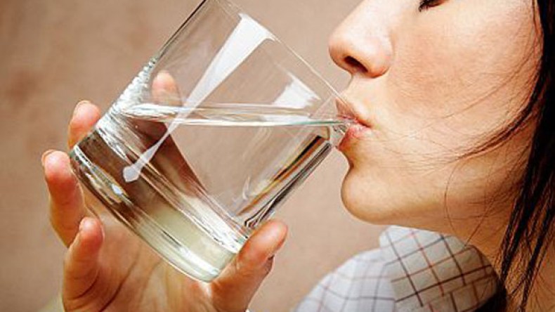 هل شرب الماء بكثرة في السحور يسبب العطش؟