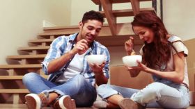 هكذا يكون زوجكِ خادماً لكِ؟!