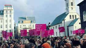 نساء إيسلندا يطالبن بالمساواة مع الرجال في الأجور