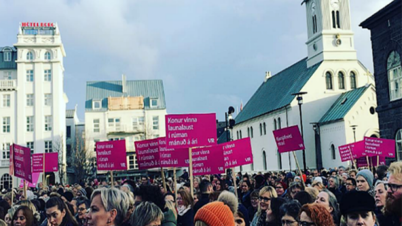 نساء إيسلندا يطالبن بالمساواة مع الرجال في الأجور