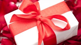 هدية رجل لزوجته تجذب 3 ملايين مشاهد على فيسبوك!