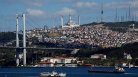 تركيا تغلق مضيق البوسفور