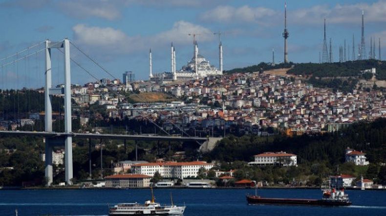 تركيا تغلق مضيق البوسفور