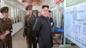 كيم جونغ أون يزور مؤسسة كيماوية ويخيب أمل ترامب