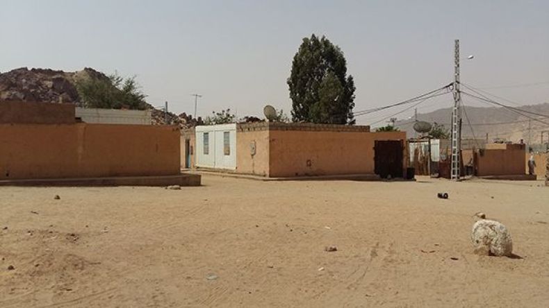 سكنات جاهزة منتهية الصلاحية تهدّد حياة السكان بجانت