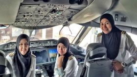 هبوط طائرة يقودها طاقم نسائي في مدينة جدة!