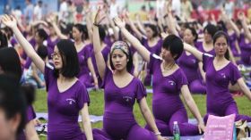 بكين.. تمديد إجازة الأمومة والأبوة لتشجيع الشباب على الإنجاب