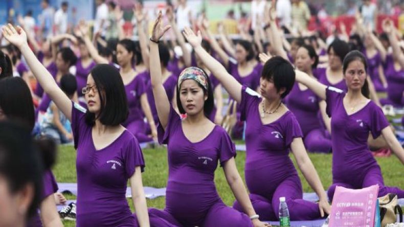 بكين.. تمديد إجازة الأمومة والأبوة لتشجيع الشباب على الإنجاب