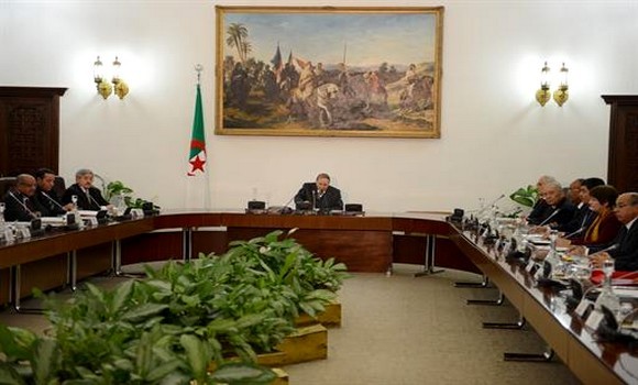 Le Président Bouteflika préside une réunion du Conseil des ministres