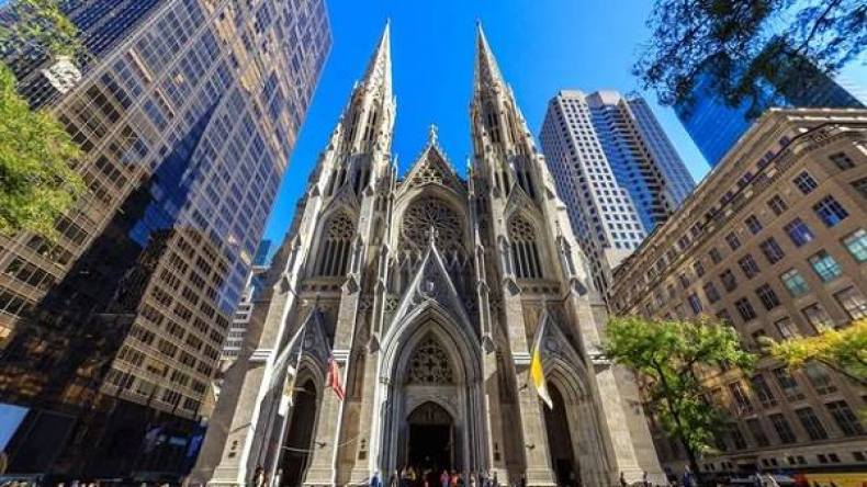 New-York: Un homme arrêté avec des jerricanes d’essence dans une cathédrale