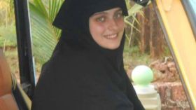 ابنة برلماني إيطالي تعتنق الإسلام وتختار اسم عائشة