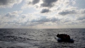 البحرية الليبية توقف 1000 مهاجر قبالة سواحل صبراته