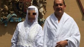 السفير البريطاني بالسعودية يؤدي مناسك الحج