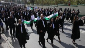 المحامون يحضرون للنزول إلى الشارع
