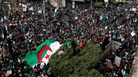 الجزائريون يواصلون التظاهر في جمعة الإصرار (محدث)