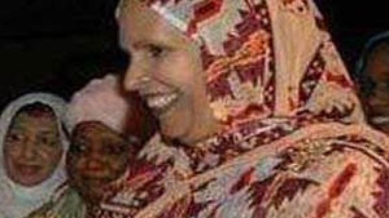 عقيلة رئيس موريتانيا المخلوع تطالب بتحقيق دولي حول اتهامها بالفساد