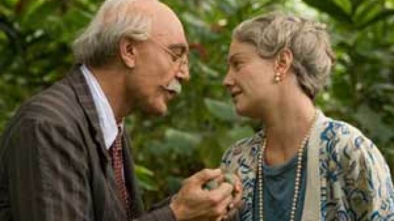 بعد 22 سنة من محاولات هوليود “مايك نيول” يخون ماركيز