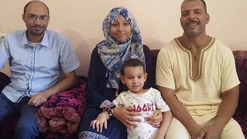 انتظروني طبيبة جراحة مختصة في العظام أو الأعصاب بمستشفى إيليزي