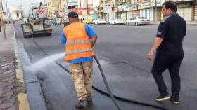 فرق بلدية بالتناوب ليل نهار لتعقيم وتنظيف الطرقات والمؤسسات بالعاصمة