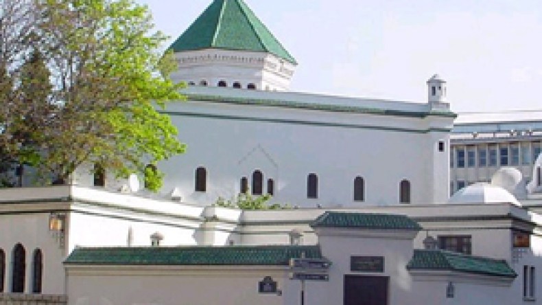 مسجد باريس يتعدى الوظيفة الدينية للمشاركة في الحياة السياسية الفرنسية