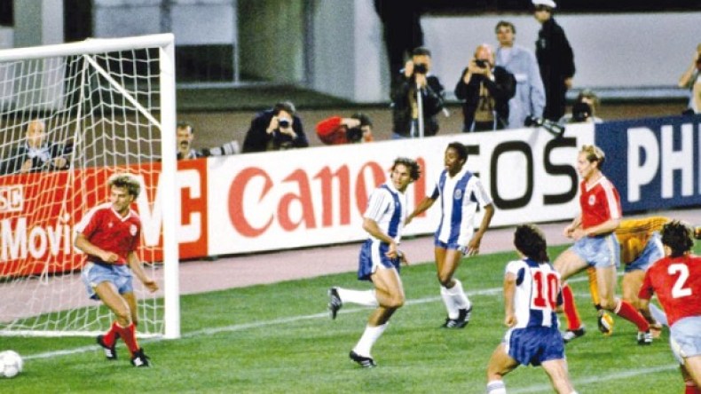 ماجر يرد على منتقديه ويتسلح بـ “اليوتوب” و”الكعب الذهبي”