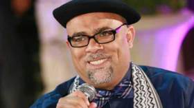 “أوغستين” ترجم إلى الانجليزية وسيعرض في ألفي قاعة تجارية امريكية