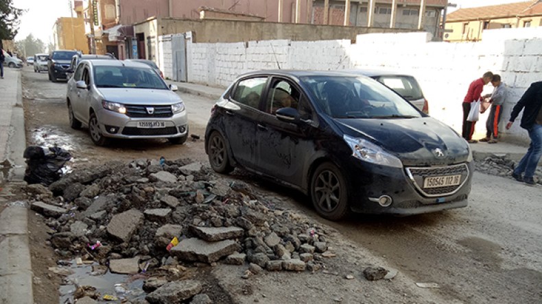 تعبيد الطرقات يتحول إلى فضيحة في بني مراد