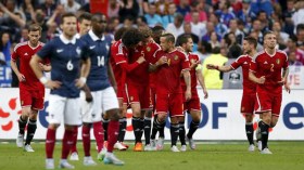 الشياطين تهزم الديوك المتشرّدة!