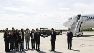 À Paris, Ingrid Betancourt remercie la France