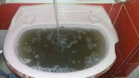 الينابيع تختنق.. المياه المعدنية تلتهب والسلطات تتفرج بتيزي وزو