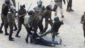 الجيش يحكم مصر بالحديد والنار وينتهك أعراض النساء