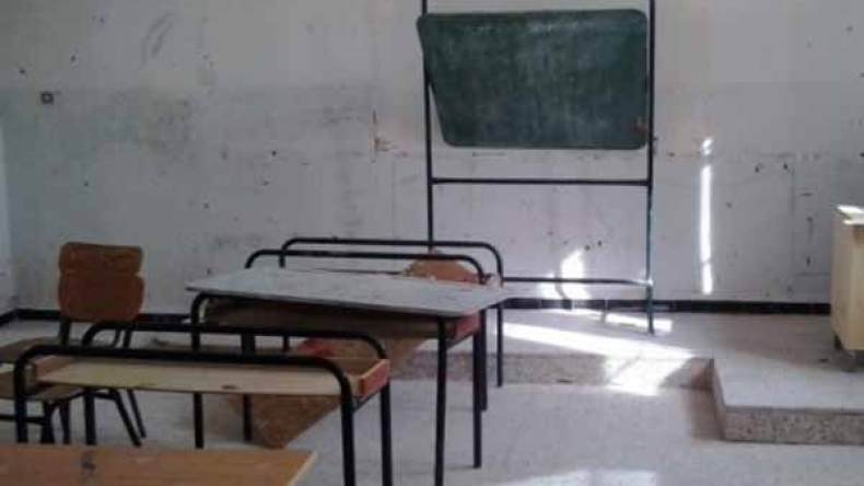 تلاميذ متوسطة تقار بريق يمتنعون عن الدراسة بالمغير