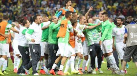 الجزائريون يتطلعون إلى مواجهة “الديكة” في عيد الإستقلال