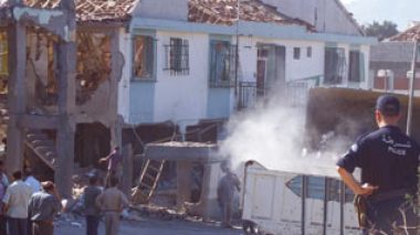 Un attentat-suicide cible l’APC de Beni Aissi, à Tizi Ouzou : un gardien tué et 9 gendarmes blessés