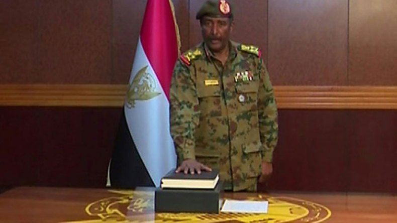 رئيس مجلس السيادة السوداني يؤدي اليمين الدستورية