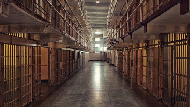 خطأ كمبيوتر يتسبب في الإفراج عن آلاف السجناء في واشنطن