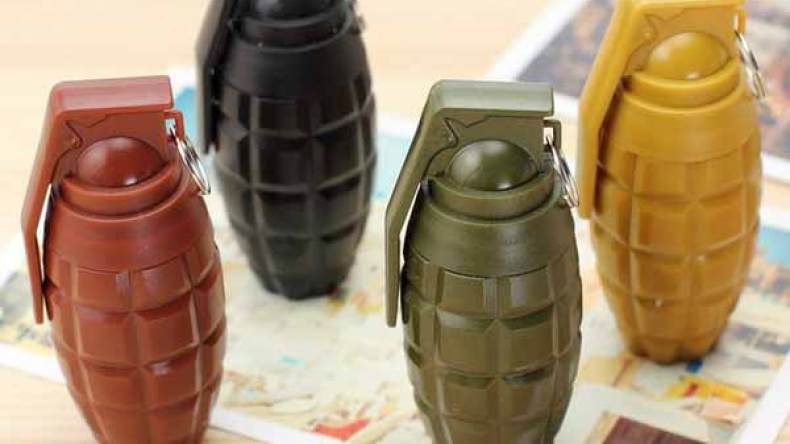 “قنابل” و”وحوش” و”سجائر” في محافظ التلاميذ!