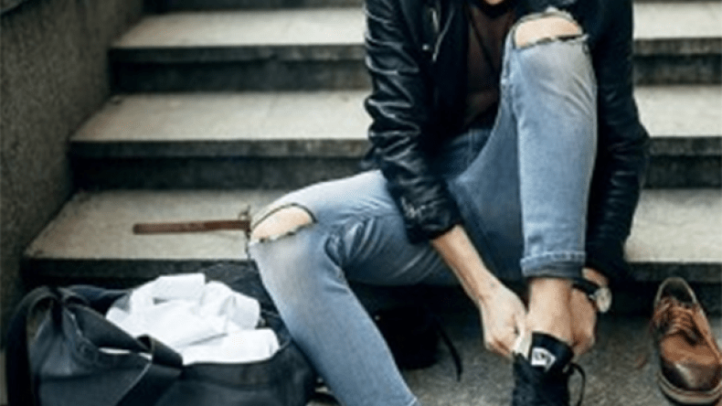 التفسّخ في لباس شبابنا.. إلى أين؟