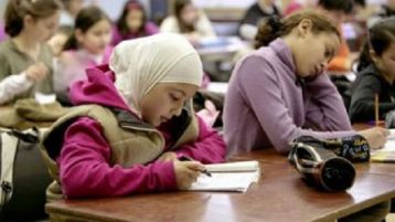 انهيار القيم بالمدرسة الجزائرية‮.. ‬لماذا؟‮!‬