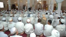 من وراء الاعتداء على الأئمة؟