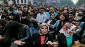 حربٌ‮ ‬فكرية باريسية على ظهر المهاجرين في‮ ‬زمن الأقصى المباح