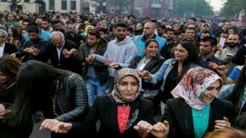 حربٌ‮ ‬فكرية باريسية على ظهر المهاجرين في‮ ‬زمن الأقصى المباح