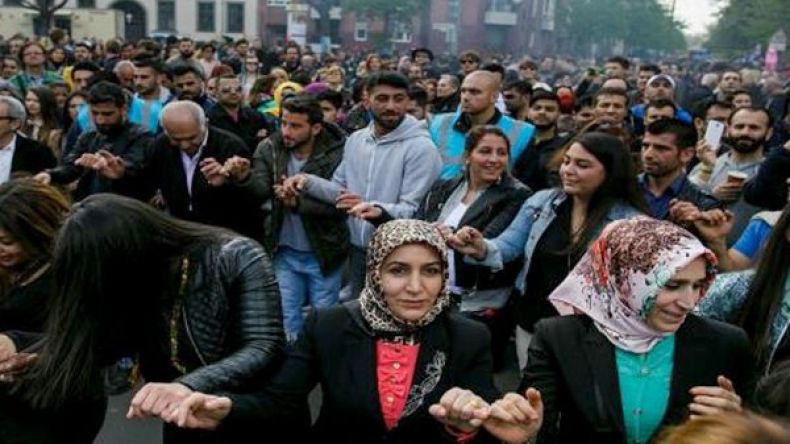 حربٌ‮ ‬فكرية باريسية على ظهر المهاجرين في‮ ‬زمن الأقصى المباح