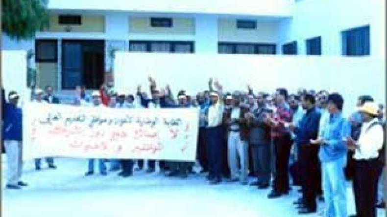 الأساتذة المتعاقدون يسجلون اعتصاما أمام رئاسة الجمهورية